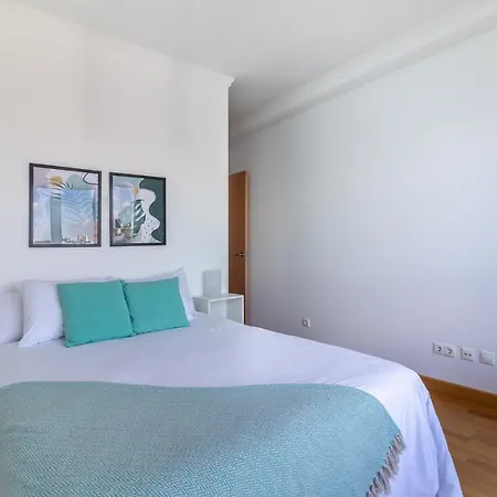 Cliff Canteras 公寓 *