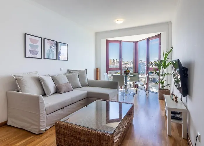 Cliff Canteras 公寓 *