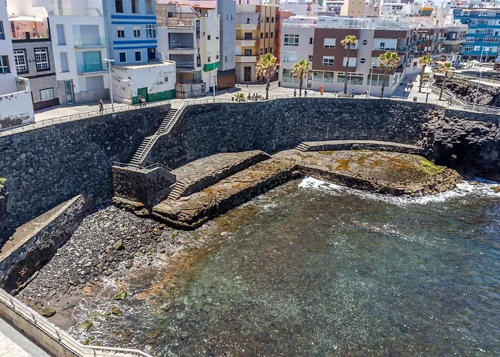 Cliff Canteras 公寓 *